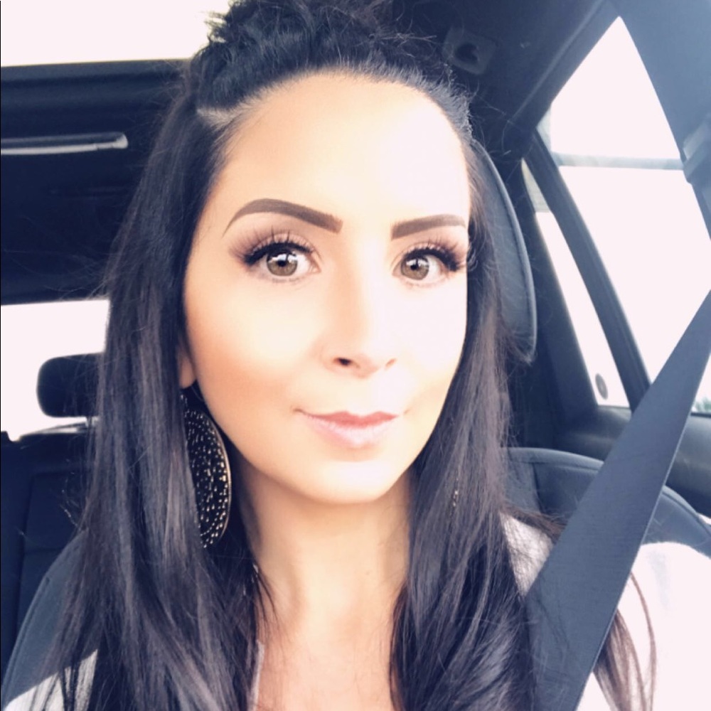 Meet your Posher, Nicole